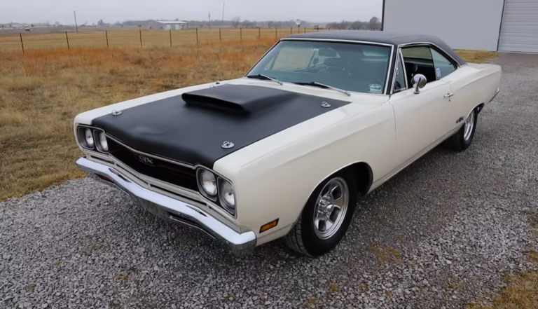 1969 Plymouth GTX 440 Six Barrel 11-seconds at 116mph - Cold Start and ...